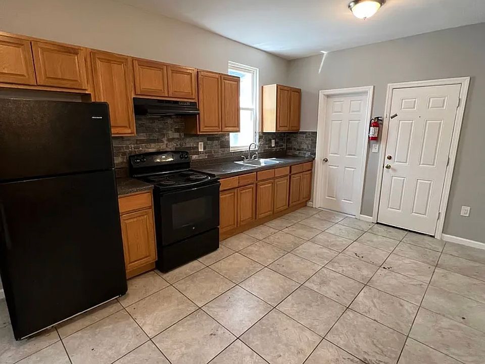 1st image of 448 15th Ave #1