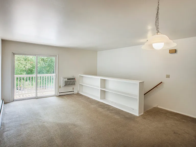Columbia Apartments — Photo 14