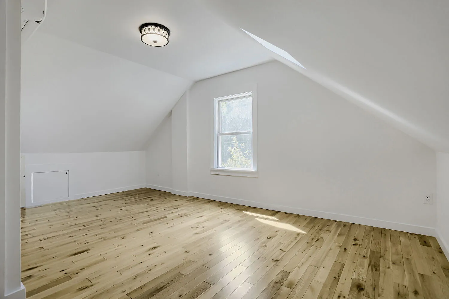 2 bed, 2.0 bath, 2262 sqft, $2,865 — Photo 2
