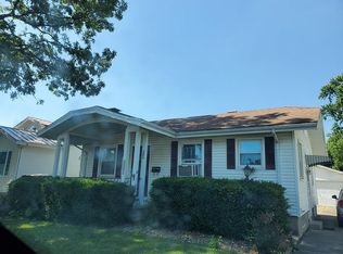 3212 Richmond Ave, Mattoon, IL 61938