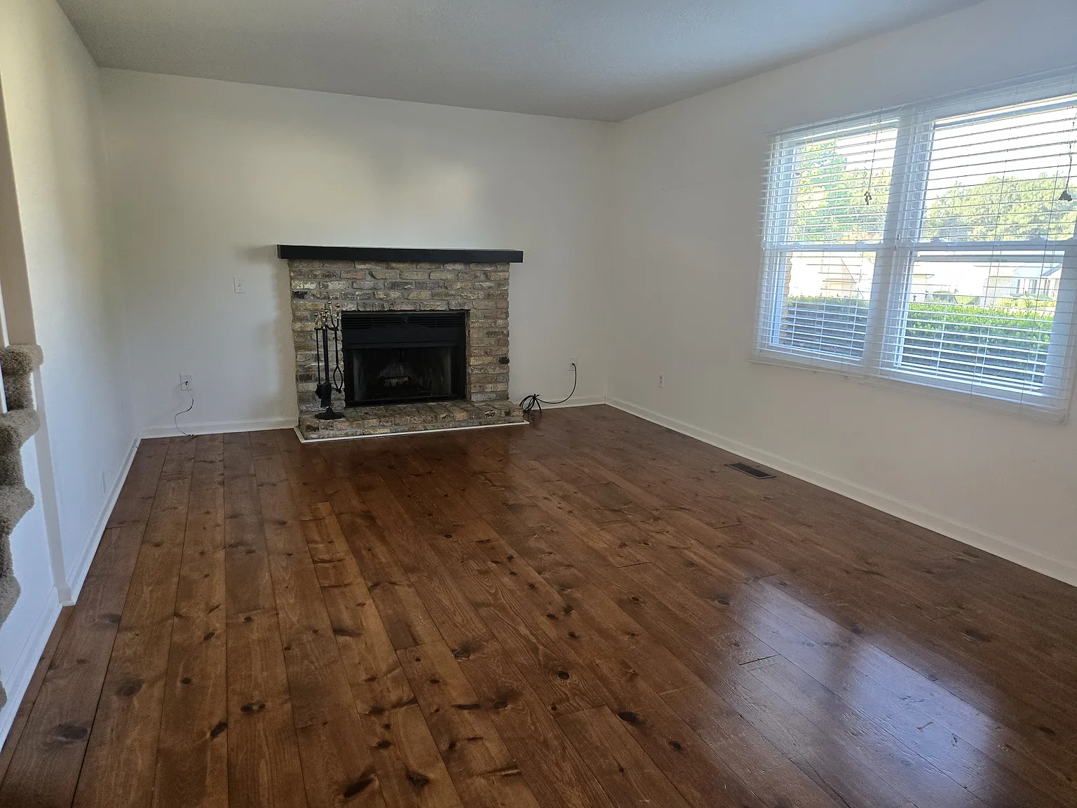 2 bed, 1.5 bath, 1044 sqft, $1,400 — Photo 2