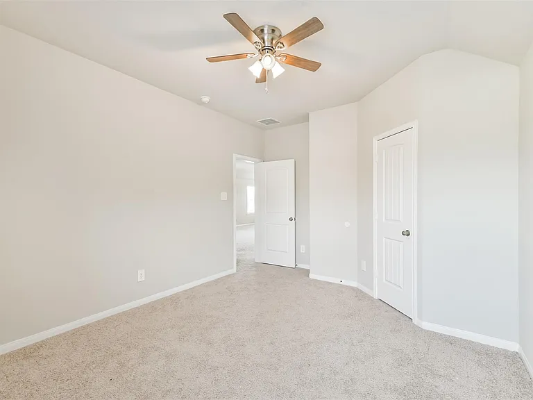2934 Lawrence Park Ct — Photo 34