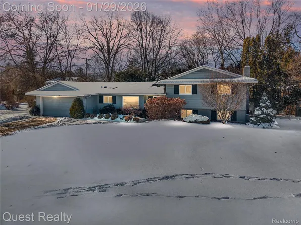 6702 Cathedral Dr, Bloomfield Hills, MI 48301
