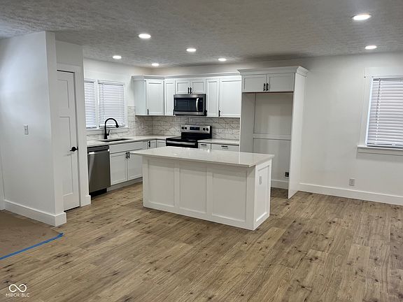 3rd image of 5646 Paradise Dr