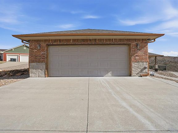 3rd image of 105 Granite Ridge Cir