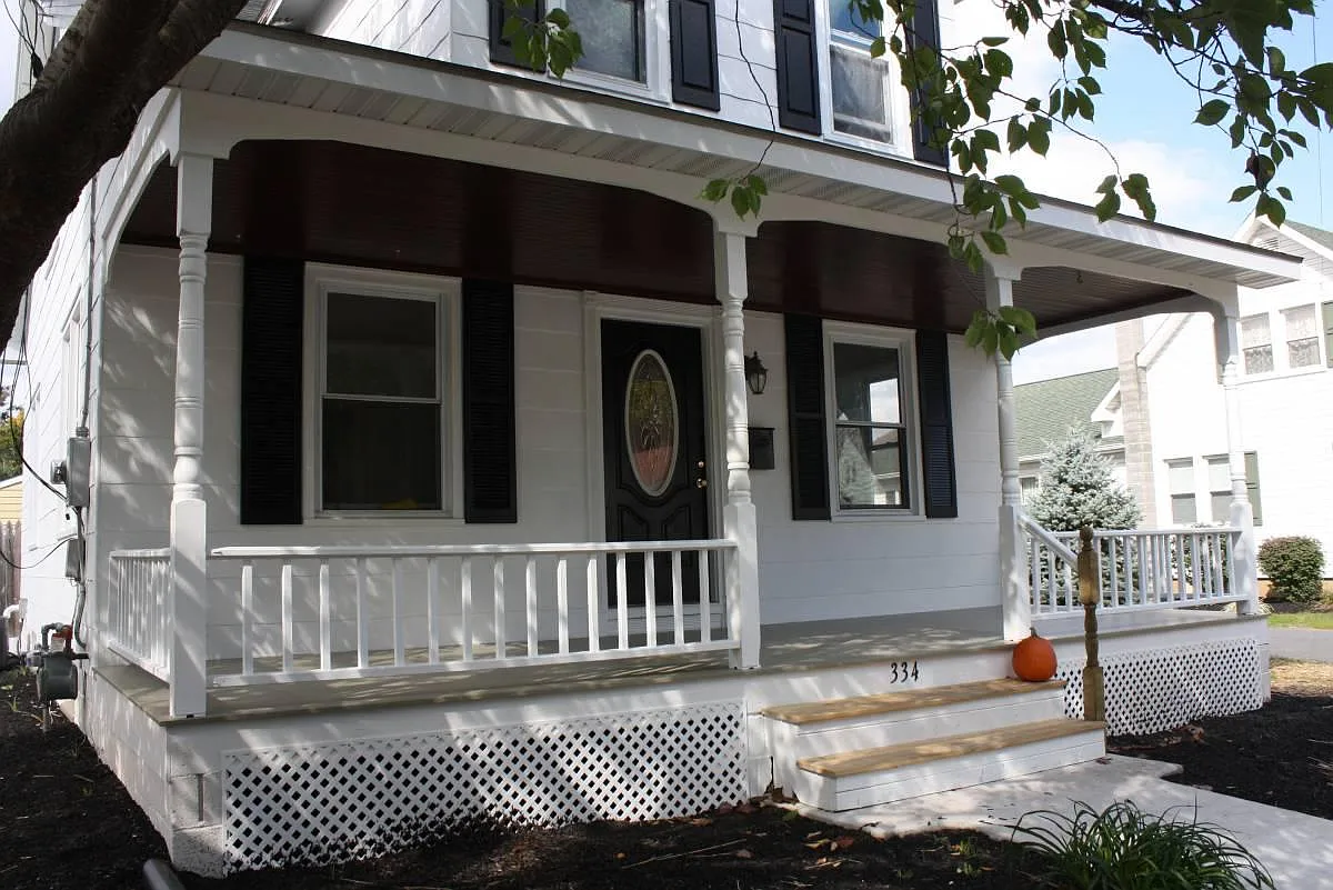 334 W Dover St photo 1