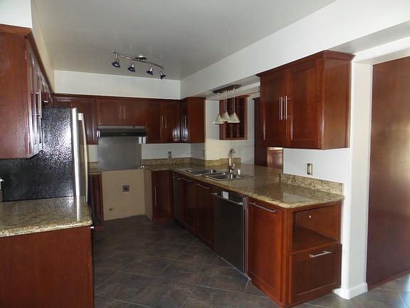 5th image of 11629 James Grant Dr