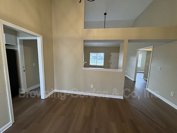 4th image of 1111 Cedarhill Ct