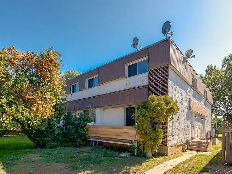 8 Greenbrook Cres E #B — Photo 9