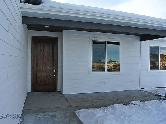 3rd image of 102 King Meadows Ln
