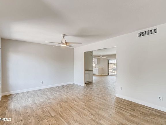 5th image of 2301 E Loma Vista Dr