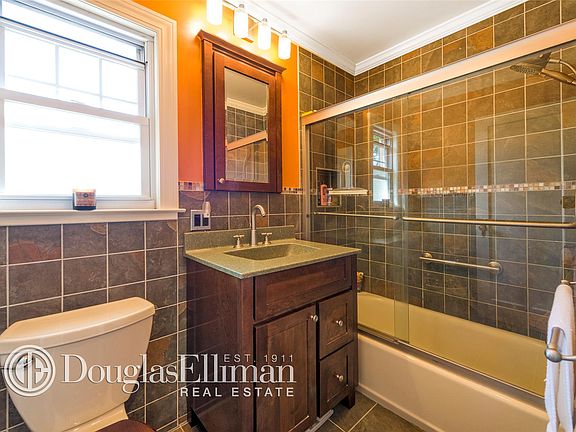 3rd image of 129 Wilson St