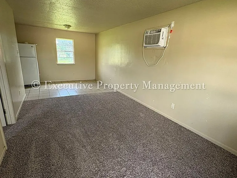 410 Sunset Ln — Photo 2