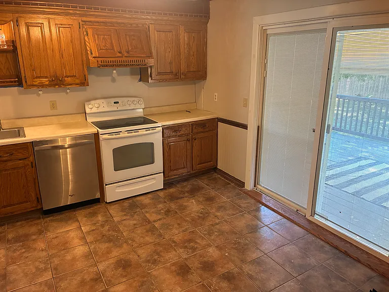 2205 Amy Ann St — Photo 8