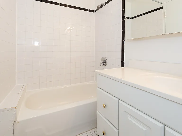 4100 N. Marine Dr. — Photo 31