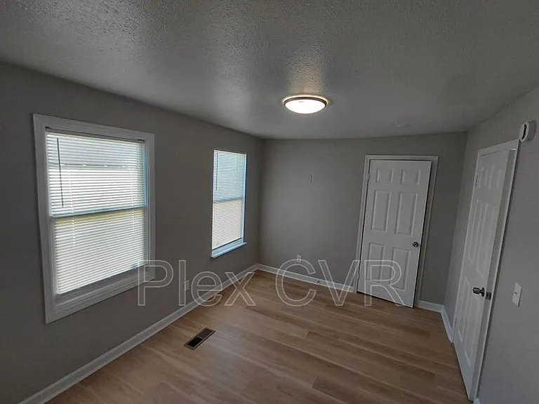 2822 Colorado St — Photo 2