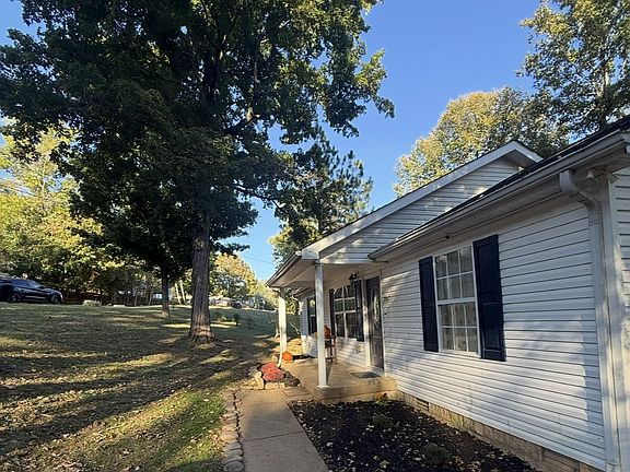 3rd image of 2067 Sugar Tree Dr