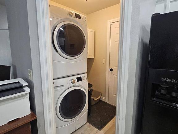 3rd image of 808 Royal Ave