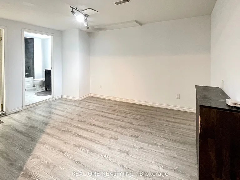 19 Blair Cres — Photo 36