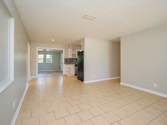 2460 Montreal St-4