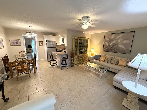 2nd image of 1046 Cambridge C