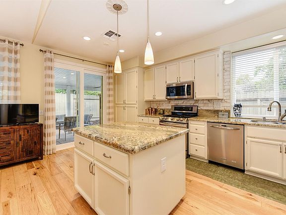 5th image of 200 Wisteria Ct