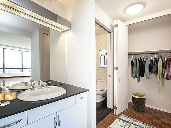 5th image of 420 E 61st St APT 26C