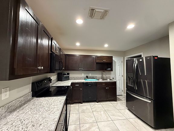 5th image of 405 Saint Joseph St