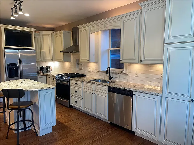 5751 De Giverville Ave — Photo 7