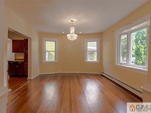 4th image of 172 Linden Ave