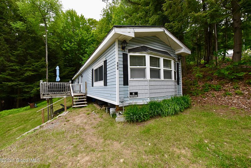 3rd image of 202 Lakeland Road