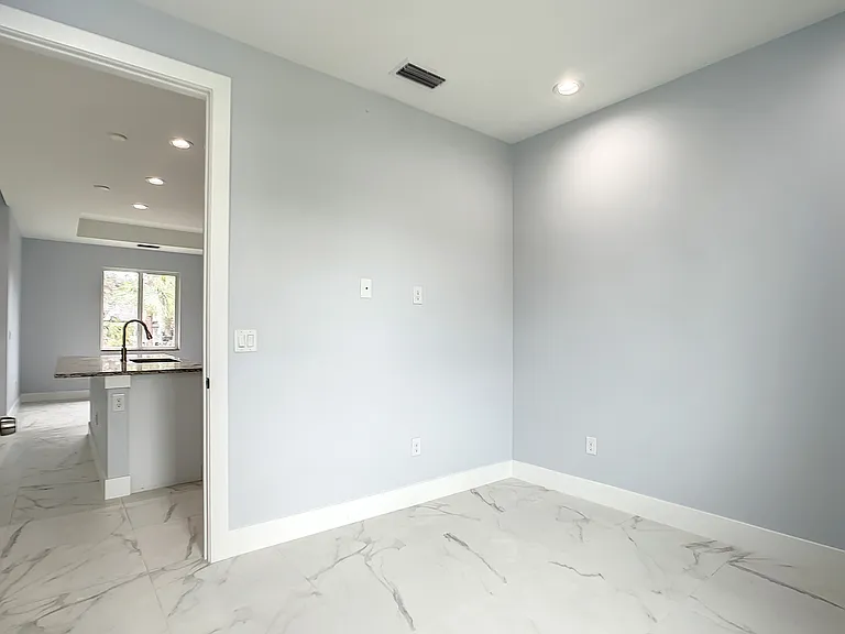 2643 47th St SW — Photo 7