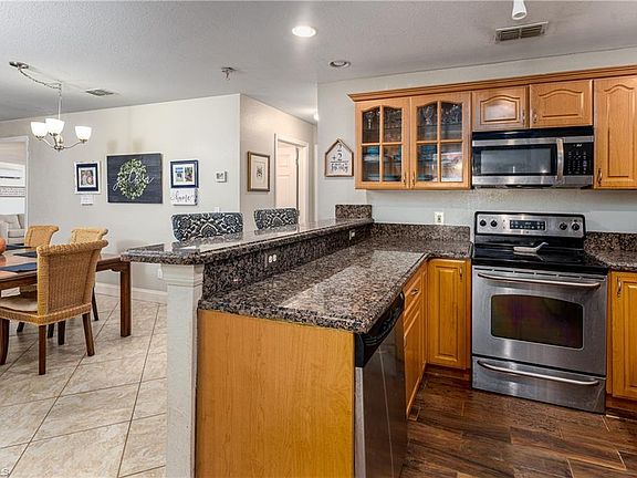 5th image of 2380 Everglades Blvd S