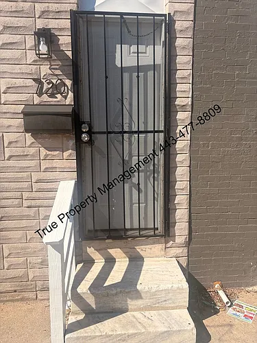 720 N Port St Photo 1