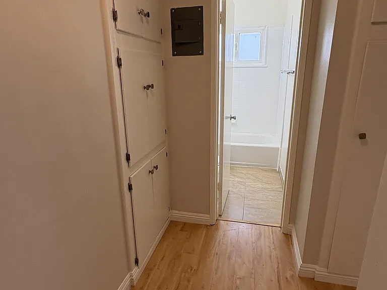 909 Georgia St #1 — Photo 6