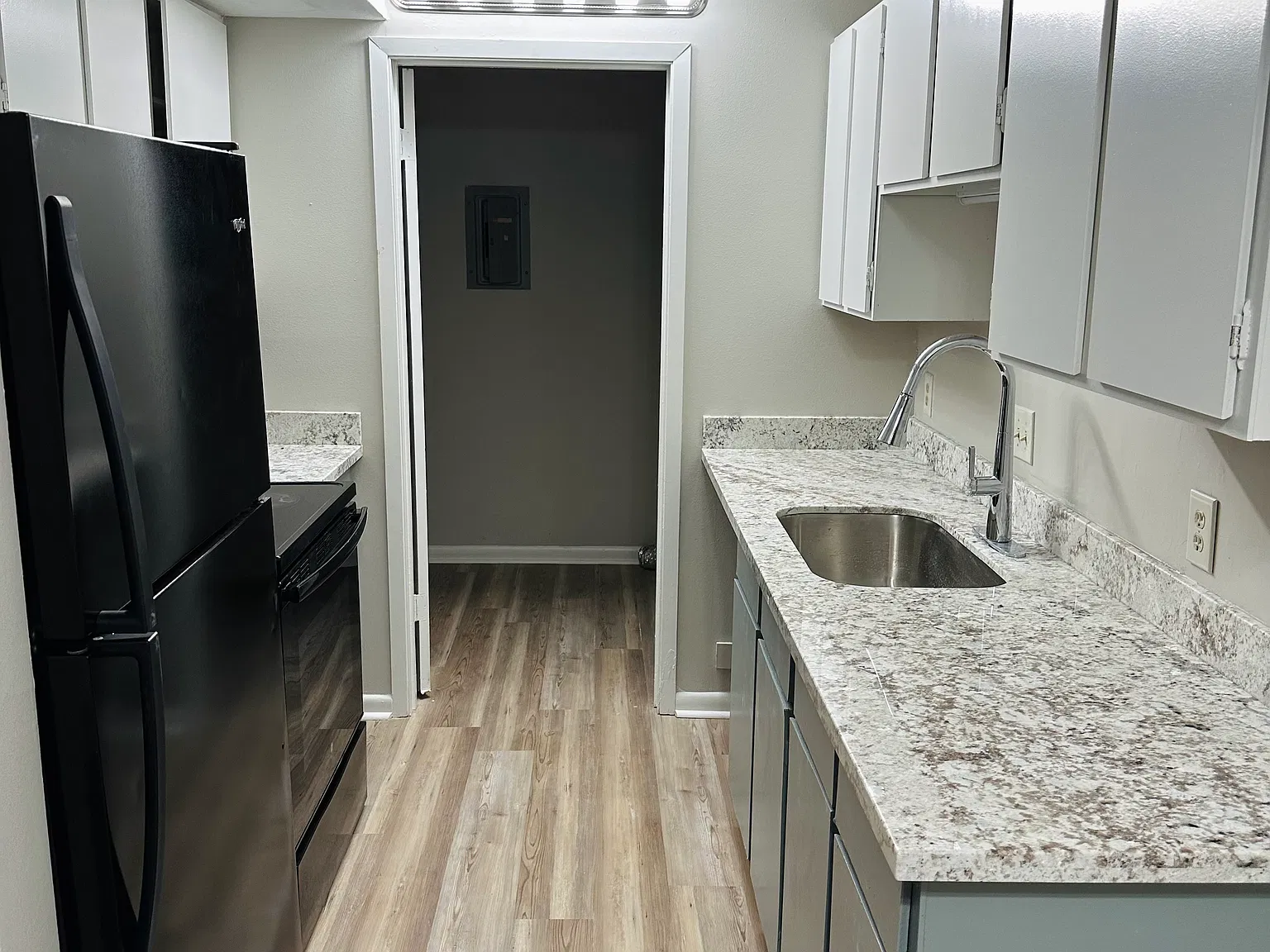 2 bed, 1.5 bath, 1000 sqft, $950 — Photo 2