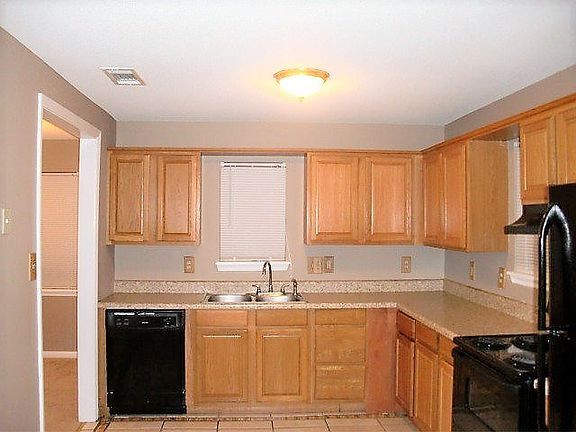 3rd image of 707 E Adair St