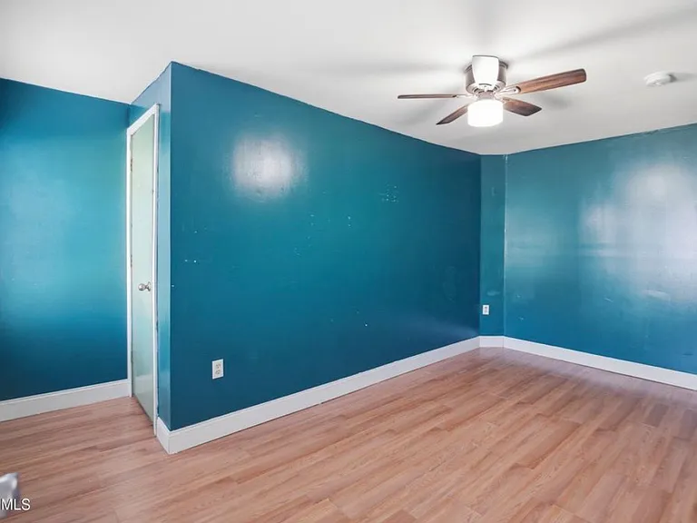 118 Robinson St #120 — Photo 16