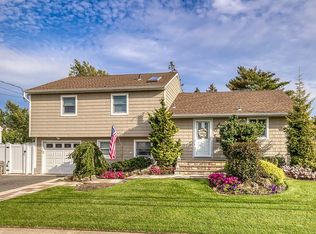 73 Massapequa Ave, Massapequa, NY 11758