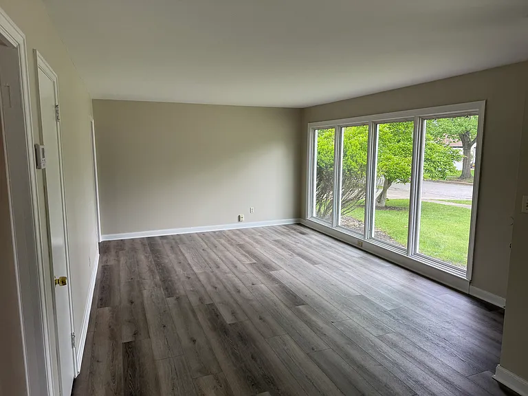 9047 Newkirk Dr — Photo 11