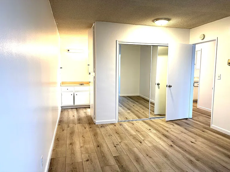 241 N Redondo Ave — Photo 7