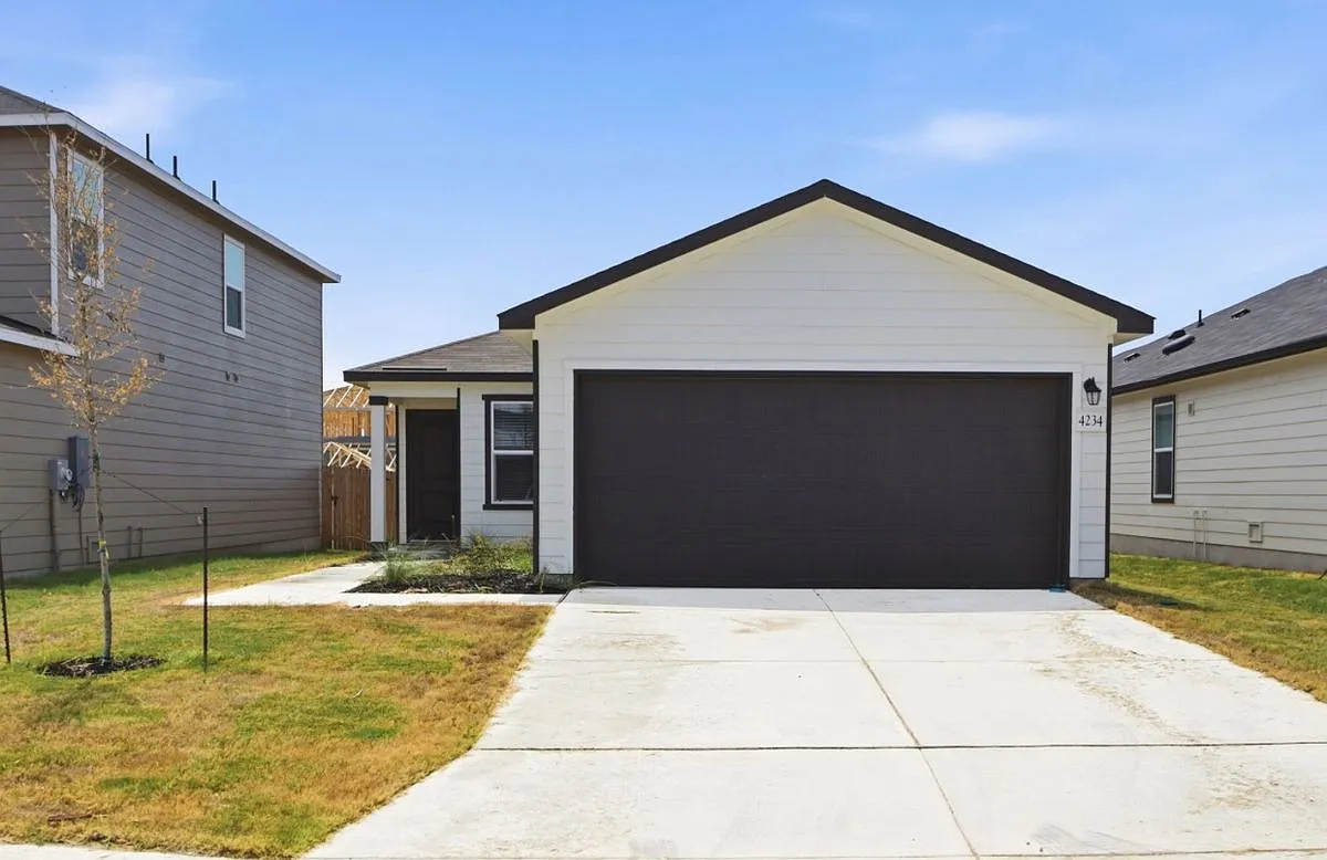 3 bed, 2.0 bath, 1242 sqft, $1,700 — Photo 1