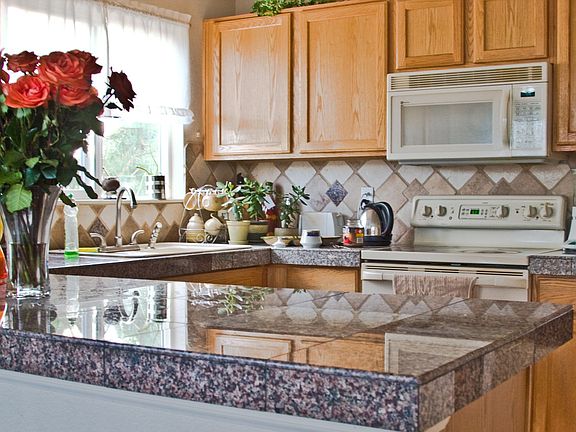 Granite counters throughout!