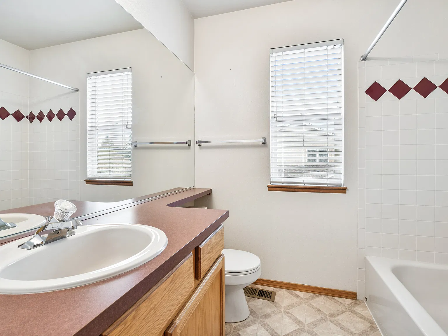 4 bed, 2539 sqft, $2,800 — Photo 2