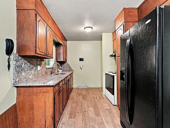 4th image of 1008 Beverly Dr