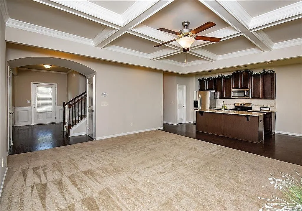 Building Photo - 7490 Silk Tree Pointe