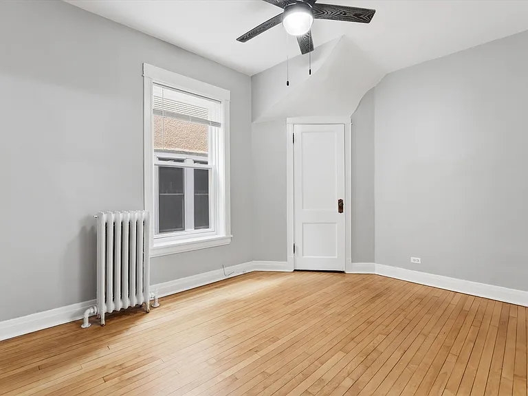 1915 W Lunt Ave #1 — Photo 12