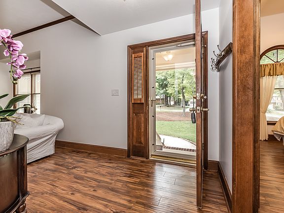 3rd image of 4035 Cypress Court