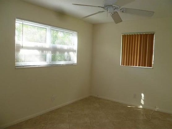 4th image of 5931 NE 18th Ave APT 1