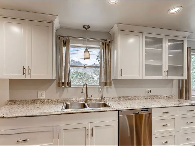 623 S 560 E — Photo 14